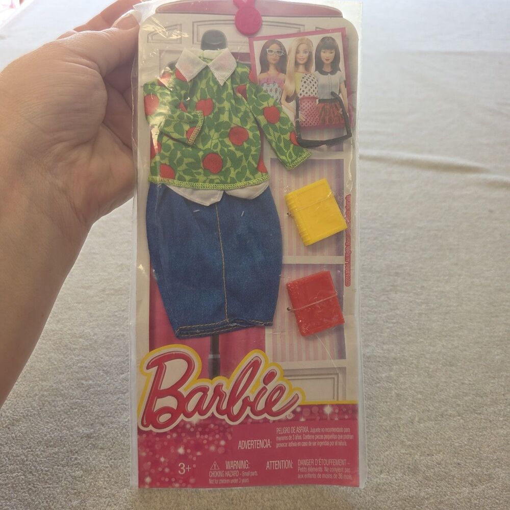 Barbie Fashion Dress - Teacher 2015 - DNT92 NIP Apple Top Denim Pencil Skirt